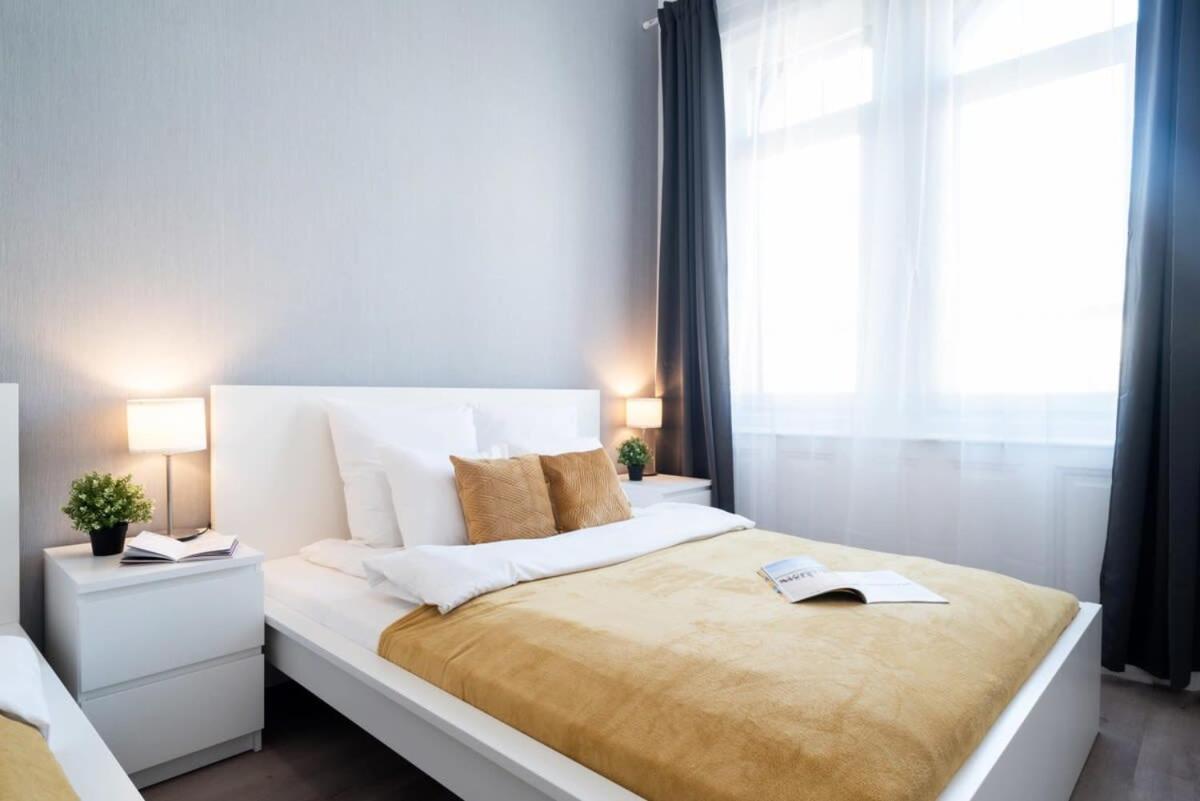 Large Apartment At Perfect Central Location 부다페스트 외부 사진