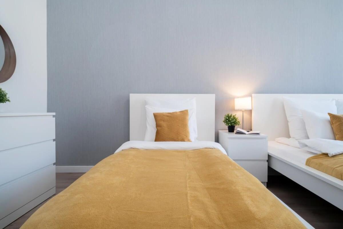 Large Apartment At Perfect Central Location 부다페스트 외부 사진
