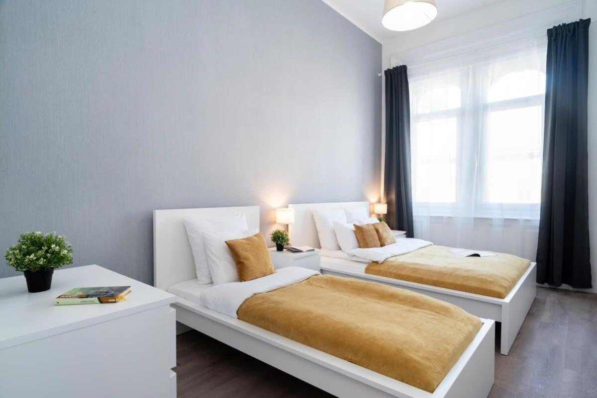 Large Apartment At Perfect Central Location 부다페스트 외부 사진