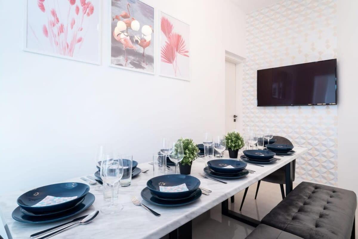 Large Apartment At Perfect Central Location 부다페스트 외부 사진