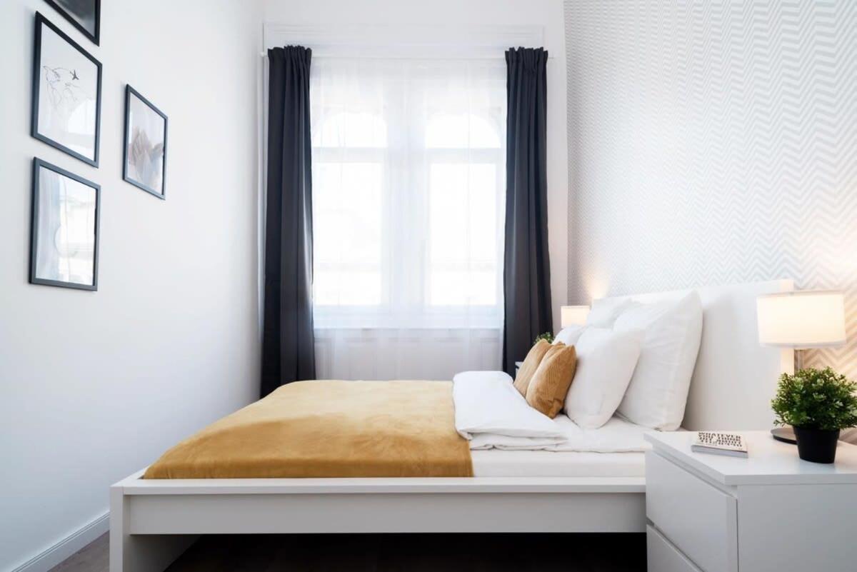 Large Apartment At Perfect Central Location 부다페스트 외부 사진