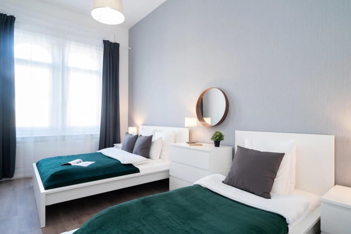 Large Apartment At Perfect Central Location 부다페스트 외부 사진